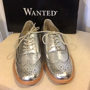Wanted silver oxford, Women’s size 8